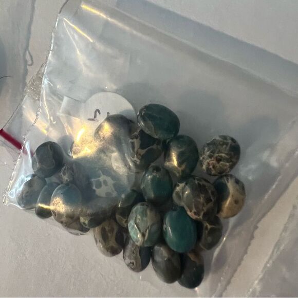 8 Bundles/Semi-precious Assorted Teardrop & Round Beads Jewelry making supplies - Picture 12 of 13